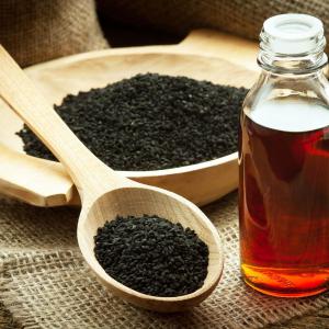  Huile Végétale De Nigelle Bio Du Maroc 22 Euros - huiles nous sommes producteur exportateur marocain en huile de nigelle certifie bio en toute quantité à des prix très intéressants.--nous disposons du certificat ccpb bio,  documents officiels d’exportation euro1 ,  .--tarifs dégressif suivant quantité. 22€ / l--tout
