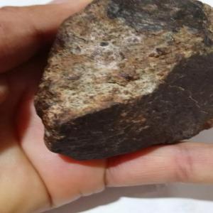  Météorite Maroc - pierre roche je veux mettre à vendre une métheorite d origine maroc de 310 grs si vous avez besoin de quelques informations contactez moi svp