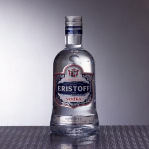  Vodka (eristoff, Absolut, Belvedaire, Ciroc Etc) - boisson alcoolisée nous sommes des fournisseurs agréés de toutes sortes de vodka. nous sommes spécialisés dans la distribution de vodkas de la meilleure qualité. nous avons différentes variétés de ces vodkas avec des tests,  des saveurs,  des couleurs et des â