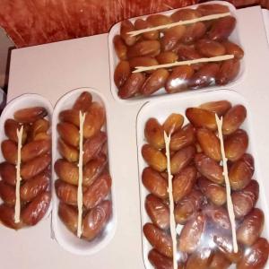  Dattes Deglet Nour En Ravier - fruits et légumes un producteur cherche un client   pour  dattes deglet nour  de tolga algerie  en branche et regimes   ravier  et dénoyauter  1er choix