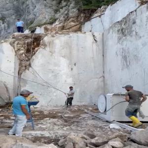  Extracteur De Marbre - pierre roche exploitant et extracteur de marbre en albanie,  recherchons partenaire commercial pour l'export. --nous avons les capacités de fournir de très grosse quantité et de manière régulière. ( marbre blanc,  noir,  rose ) --n'hesitez pas à nous contacter pour t