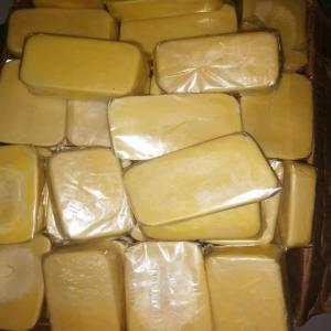  Beurre De Cacao Bio - café cacao thé le beurre de cacao bio que nous vous proposons,  par sa qualité brute,  sa couleur marron et son odeur caractéristiques du cacao,  est très riche en actifs.----sa richesse en actifs présents dans la fève (polyphénols comme la catéchine,  théobromin