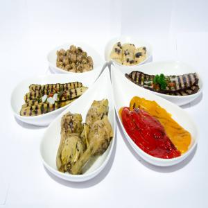  Antipasti, Légumes Grillés, Anchois Marines - conserve semi conserve nous sommes fabricant de conserves de légumes grillés (artichauts grillés,  aubergines,  poivrons grillés) en bocaux ou conserves de 200gr à 3 kg. et aussi fabricant de semi-conserve d'anchois marinés et poulpes marinés en seaux plastique de 200gr,  500g