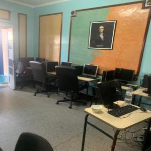 Cherche Investisseur Seeks Investor - autres nous somme une société avec équipe commerciale capable de travail dans n'importe quel produit,  nous cherchons une société qui cherche une représentation au maroc,  pour information notre bureau est situé au centre-ville de casablanca,  avec superficie  