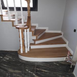  Escaliers En Chêne Blanc - bois charbon fibre type de bois - chene blanc--escalier avec ou sans contremarche--peint ou non peint --différentes mesures et formes disponibles --il est également possible de vous envoyer des échantillons pour vous rapprocher de nos produits.--n'hésitez pas a nous contacter pour plus d'in