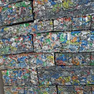  Cannettes En Aluminium Recyclées - métaux &eacute;tant sp&eacute;cialit&eacute;s du recyclage ,  nous sommes capables de fournir des cannettes en aluminium avec une puret&eacute; de 99%.