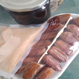  Dattes Tunisie - fruits et légumes --bonjour,  nous sommes société spécialisée dans le conditionnement et la transformation de fruits et légumes principalement dattes et dérivés - sucre de dattes ,  poudre de dattes , sirop de datte ,  confiture de dattes , crèmes à tartiner , 