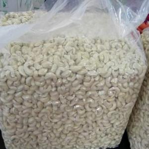  Vente Cajou Décortiquer - fruits secs et graines grillées un groupe de producteurs agricoles dispose actuellement pour la campagne de cajou encoure 450 tonnes de cajou décortiquer ( tous les calibres nécessaire disponible)et il aimeraient vendre aux acheteurs sérieux.--nb - pas d'intermédiaire svp