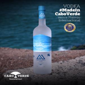  Vente Vodka - boisson alcoolisée bonjour,  nous commercialisons 10.000 bouteilles de prosperous vodka.  la marque prosperous vodka fait partie de la liste des spiritueux créés au cap-vert par la distillerie kriol distillery.--kriol distillery a eu l’honneur de se faire attribuer la note maximale de trois étoiles