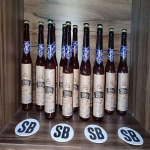  Bière Artisanale - boisson alcoolisée nous sommes producteurs de bière artisanale nommé cn beer --33 cl la bouteille--matière première malt d'orge--et nous cherchons des partenaires ou plus précisément des clients qui veulent bien prendre nos produits en gros--possibilité d'envoyer dans t