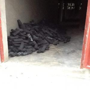  Vendre Charbon - bois charbon fibre recherche de clients pour la vente de charbons de qualit&eacute; en gros,  les charbons du nord de qualit&eacute;,  50kg,  100kg. (...) merci de nous contacter