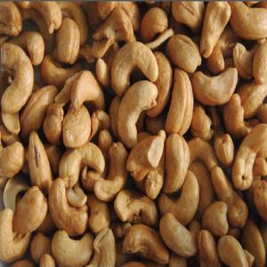  Noix De Cajou - fruits secs et graines grillées je vis en afrique subsaharienne au burkina faso je dispose des noix de cajou en quantité importante en produits brutes ou conditionnés en sachet pour consommation 