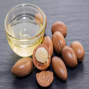  Huiles Argan Et Huile D'olives Marocaine - huiles huile de très bonne qualité sous les normes de sécurité alimentaire,  huile d'olive destiné à la consommation alimentaire,  nous disposons de quantité limitée,  nos produits sont très réputé dans le marchés,  et nous env