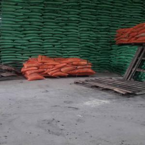  Riz Birmane Brisure 25% - céréales nous avons 22 000t de riz birman au port d'abidjan,  nous vendons le riz hors taxes-- -cassé 25%-- - poids net du sac 50kgs.-- -mode de paiement ---  virement bancaire après signature du contrat,  de la facture proforma et de la visite du stock.--  qualité des grains--  blanc &agr