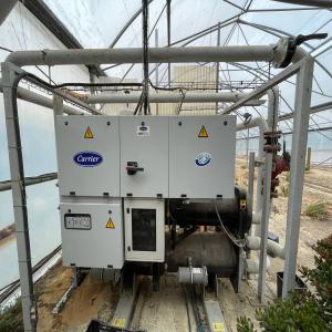  Pompe Chaleur Eau/eau - matériels machines pompe à chaleur carrier eau/eau hxc.--2 compresseurs à vis avec 3 vitesses chacun.--puissance chauffage environ 315kws.--puissance électrique 70kws,  83kva.--réversible,  peut faire de l'eau glacée.--vendu en l'état,  prendre sur place. transport et chargement 