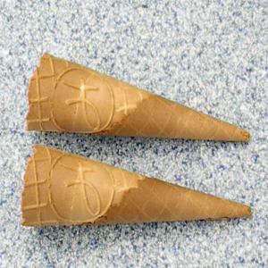  Cornets Glace - produits sucrés nous sommes à la recherce des revendeurs  pour la vente de nos cornets à glace,  des galettes et des éventailles.--nous les produisons en plusieurs dimensions ..