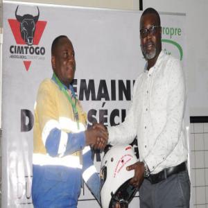  Vente De Ciment 32.5 Et 42.5 Au Togo - ciment bonjour.--je suis une société de fournitures directe moi meme de ciment sans intermédiaire.--je peux vous fournir les 32.5 et 42.5--mes produits ciment sont issus d'une usine ici au togo ayant plus de 50 ans d'expérience avec des qualités répondant aux norme