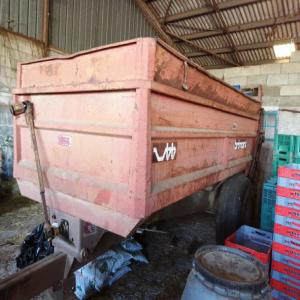  Vends Epandeur Horizontal - matériels machines epandeur 8 t roulements neufs remis&eacute; &agrave; l'abri herisson horizontal. convient pour cultures sp&eacute;cialis&eacute;es--secteur de pont  a mousson 