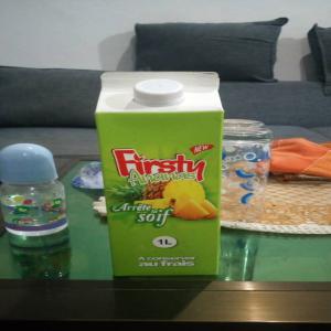  100% Pur Fruit Pressé Bio - boissons non alcolisée pur 100%  ananas  bio pressé,  ananas plus baobab,  ananas plus gingembre. sans sucre ajouté ni additifs conditionné en brique de 1/2 l carton de 12 et de 1 l carton de 6. 