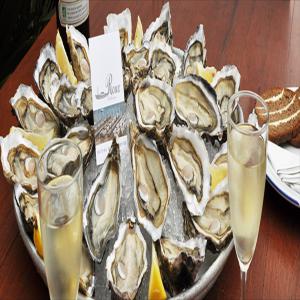  Huître Disponible En Grande Quantité - coquillage crustacé huître disponible de petite et grande tailles.--je suis jeune opérateur économique --nos huîtres peuvent etre livrées partout dans le monde .----à moindre coût.
