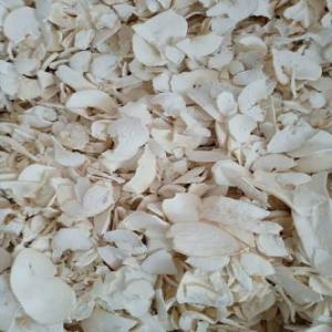  Manioc Séché - autres cossette de manioc,  à utiliser comme aliment de bétail.--livraison par tonne et conditionner en sac de jute de 50 kg--possibilité de nouer des contrats de fourniture pour livraison d'au moins 50 tonnes par mois.
