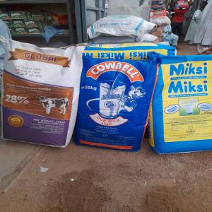  Recherche Fournisseur De Lait Cowbell 28% - lait et produits laitiers bonjour,  nous sommes une jeune entreprise implant&eacute;e au cameroun et nous sommes sp&eacute;cialis&eacute;e dans la distribution des produits laitiers.--nous sommes &agrave; la recherche d'un fournisseur des marques de lait global et cowbell (mikki) 28% en conditionnement de sacs de 25 kg.--merc