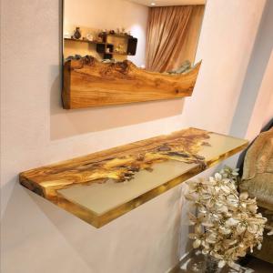  Produit Artisanale Décoratif - publicité-nouveaux produits je me pr&eacute;sente je suis un artisan de d&eacute;coration d'int&eacute;rieur j'ai r&eacute;alis&eacute; des produits artistiques en bois d'olive naturel et de la r&eacute;sine &eacute;poxy je cherche une partenariat si vous etes int&eacute;ress&eacute; n'h&eacute;sitez pas &agrave; me contact