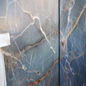  Marbre Bloc - pierre roche  exporte des blocs de marbre depuis la tunisie et l'algerie de bons formats bien cadrés bonne texture et prix interressant