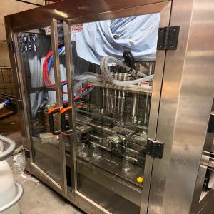  Machines Remplissage De Bouteille Étiquetage - matériels machines deux machines à remplissage de bouteilles à étiquetage double face ayant une capacité de 2500 bouteilles à l'heure ,  il y a toutes les options installées dessus,  elle peux remplir toute sorte de liquide excepté le miel.--ps - possibilité de la 