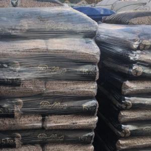  Pellet De Bois - bois charbon fibre nous sommes distributeur de pellet de bois en pologne en sac de 15kg ou 25kg ou dans les big bag par tonne. nous avons d&ucirc; pellet d'origine de pologne. prix &agrave; partir de 450eur/tonne exw pologne. 