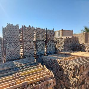  Lot D'outils De Chantier - métaux bonjour,  --société étrangère en algérie met en vente un lot très important d'outils de construction suite au fin de projet,  le lot  contient une quantité importante et varie de produits exp- ( moule de poutre,   tôle piliers,  moule cloison,  machi