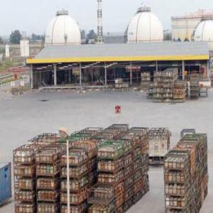  Centre D'enfutage De Gaz B13 - pétrole gaz dans le cadre de la réalisation de notre projet d’enfûtage de bouteilles de gaz b13 sis à la zone industrielle de ain el hadjar wilaya de saida,  algerie. nous somme a la recherche un partenaire de 40/60 ou 30/70,  sommes en possession un terrain de 15000m2 avec licence,  et un fina
