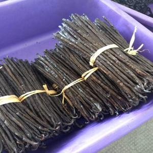  Madagascar Vanilla Beans - aromatic spices specification item name vanilla beans length 14cm+ moisture 30% 35% vanillin 2 5% application ice cream pastry extraction cake recipe dessert baking scientific name vanilla planifolia appearance soft flexible vanilla beans packaging details waxed paper carton shelf life 24 months 
