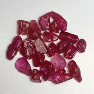  Lot De Rubis Brut Naturel - pierre roche consultant d'affaires sp&eacute;cialis&eacute; dans la vente de pierres pr&eacute;cieuse comme le rubis et l'&eacute;meraude avec un prix tr&egrave;s comp&eacute;titif . nous travaillons uniquement sur process professionnel d'acquisition type nous ne faisons pas de commande ni de reservation 