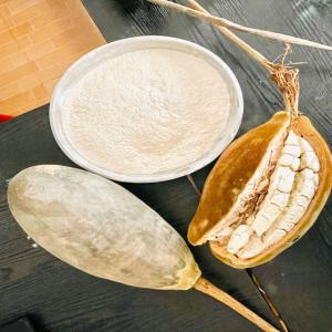  Poudre De La Pulpe Du Fruit De Baobab - fruits secs et graines grillées la poudre de baobab est en fait la pulpe du fruit du mythique arbre africain (adansonia digitata) . l’arbre produit un fruit qui s&egrave;che naturellement sur l’arbre avant de tomber. on en retire les graines et on r&eacute;duit la pulpe en poudre pour finalement la tamiser. il en r&eacute;sulte un