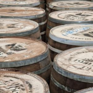  Brocker En Fût En Rhums, Vins Whiskys - boisson alcoolisée bonjour,  agissant comme business brocker en whisky &eacute;cossais de f&ucirc;t de rhums et whiskys.--ach&egrave;te et revends des f&ucirc;ts neufs ou utilis&eacute;s d'un ou plusieurs remplissages,  fraichement vidang&eacute;s de diff&eacute;rente et grande distilleries ou de grande maisons de vins.