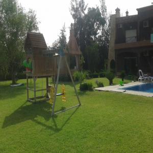  25 Hectare Sidi Allal Bhrawi - mine terrain concession je met en vente 25 hectare cultive de vignes mouska blanc et rouge et cl&eacute;mentine et orange et citron avec une villa piscine barbecue .maison secondaire et d autre article plus d informations contacter moi .
