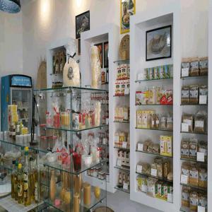  Recherche De Produits De Terroir Algériens - autres bonjour, --nous travaillons avec des magasins carrefour france et nous souhaitons ouvrir un rayon pour les produits de terroir algériens chez nos clients. nous cherchons un ou des partenaires sérieux et fiables qui peuvent fournir une gamme diversifié de produits de terroir alg&e