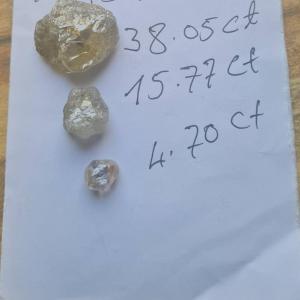  Diamant Brute 200 Carrats - métaux mon sommes une société ivoirienne en import export  opérant dans divers domaines,  nous disposons actuellement de 200 carrats de diamant brute pour la vente. pour tout renseignement veuillez nous contacter via émail - jamesseak8@gmail.com 