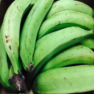  Vente De Banane Plantin - fruits et légumes  chers membre nous disposons d'une grande quantit&eacute; de banane plantin . nos prix bord champ sont emballage en carton de 20 kg 500 frs/kg d'où 10 000 frs fob/carton. nos prix magasin avec livraison emballage en carton de 20 kg 700 frs/kg d'où 14 000 frs fob/carton 