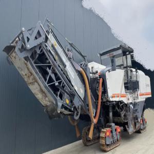  Wirtgen W250 - machinery equipment année--2013--heures--10.063--poids--40600 kg--référence--#191932--dimensions--14.30 x 2.85 x 3.00m--condition utilisé----spécifications----wirtgen w250,  cummins qsl + qsx15,  261kw + 440kw,  epa,  ce,  largeur du tambour de fraisage 2.20m,  tambour de fraisage standard 