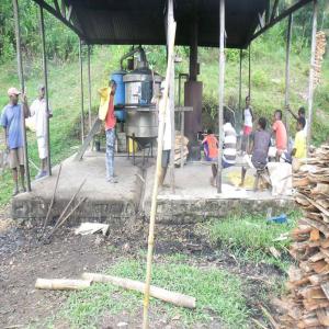  Essence De Girofle - huiles nous cherchons des clients qui seront int&eacute;ress&eacute;s par notre produit que ce soit &agrave; madagascar ou en france ou bien &agrave; la r&eacute;union etc notre produit est de bonne qualit&eacute; nous sommes en contact direct avec les distillateurs d'alambic traditionnel et d'alamb