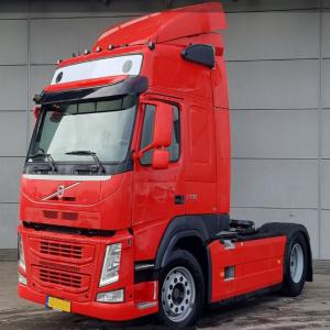  Volvo Fm 330 4x2 Tracteur Nl-truck 2x Tanks Veb - transport transit logistique caract&eacute;ristiques--sp&eacute;cifications g&eacute;n&eacute;rales--r&eacute;f&eacute;rence nr--70200125--marque--volvo--type--fm 330--cabine--globetrotter--c&ocirc;t&eacute; conducteur--gauche--kilom&eacute;trage--781.883  km--1e mise en circulation--09-november-2014--couleur red--sp&eacute;cif
