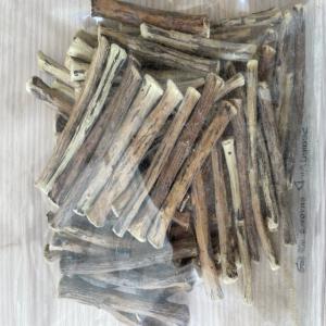  Bâtons De Réglisse - autres la marchandise est d'origine indienne. elle est aujourd'hui stockée en france,  à agen.--la longueur des bâtons est de 7 centimètres.--les 115 kgs sont au prix de 800 €,  hors frais de livraison--informations supplémentaires disponibles,  contactez-nous--