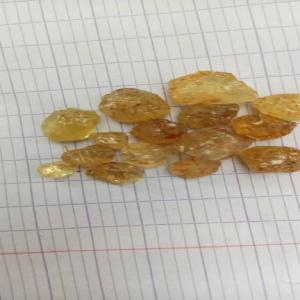  100% Naturel Acacia Gomme Arabe Acacia Maligo - matiere vegetale notre lot de gomme d'acacia est une belle gomme brute récoltée à partir d'arbres acacia kayes est un produit brut,  il peut contenir des impuretés naturelles comme de petits morceaux d'écorce. il n'y a pas de danger pour vôtre santé et n ai pas  nocif,  