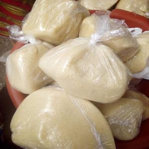  Nous Produisons Des Semoule De Manioc Attieké) - autres bonjour messieurs et mesdames,   nous avons une usine de production d'attiéké pour la vendre en côte d'ivoire,  en europe partout dans le monde entier à partir de la côte d'ivoire . pouvez-vous etre notre grossiste là où vous voulez ? vu que vous et moi sommes e