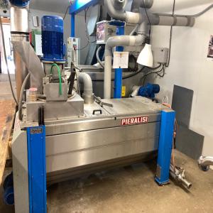  Vends Chaine De Production D'huile D'olive - matériels machines a vendre chaine de trituration continue capacit&eacute; 1 tonne/heure pieralisi prix 38.000   comprend laveuse tr&eacute;mie et mont&eacute;e olives au broyeur broyeur &agrave; marteaux malaxeur double bac &agrave; bain marie d&eacute;canteur m2 en 2 ou 3 phases visible en fonctionnem