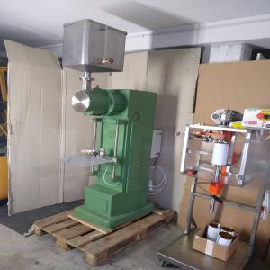  Doseuse Luciani Modele 5,5 Et Tremie - conditionnement doseuse luciani modèle dl 5, 5 - volumétrique pour produits liquides et semi dense ( huile alimentaires ou minéraux,  sirops,  jus de fruit ,  lait condensé,  etc ... avec capacité  de 1 à 5, 5 litres ( ou 10 litres avec deux cycles de dosage).  avec armoire &eacu