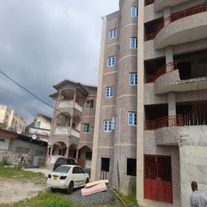  Vente D'immeubles - mine terrain concession nous vendons une immeuble de 6 étages au gabon avec tous les documents !--et un autre de 3 étages. ------me contactez en inbox!