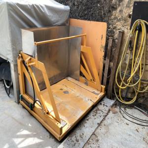  Vendre Leve Palox Pour Entree De Chaine - matériels machines a vendre un leve palox hydraulique a double parallelogramme. prix 2.000  capacit&eacute; 450 kg soit un palox d'olive. fourni avec rampe de mont&eacute;e en acier. moteur electric 380v boitier commande mont&eacute;e/descente et bascule. cablage fourni. dispo de suite. 